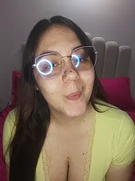 Snapshot of its_lauu_ chatting on 03/11/26, 03:01 its lauu online show from 03/11/26, 03:01