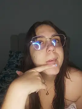 Snapshot of its_lauu_ chatting on 04/10/26, 04:50 its lauu online show from 04/10/26, 04:50
