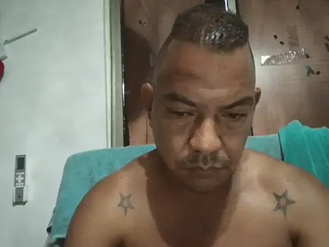 Snapshot of Quillero18 chatting on 02/21/26, 07:37 Quillero18 online show from 02/21/26, 07:37
