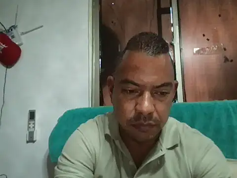 Snapshot of Quillero18 chatting on 02/23/26, 03:20 Quillero18 online show from 02/23/26, 03:20