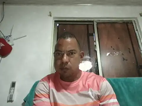 Snapshot of Quillero18 chatting on 02/25/26, 03:10 Quillero18 online show from 02/25/26, 03:10