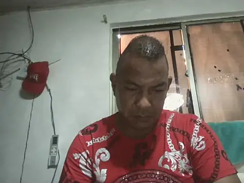 Snapshot of Quillero18 chatting on 05/20/26, 08:37 Quillero18 online show from 05/20/26, 08:37