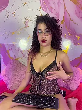 Snapshot of Woo_isDaphne chatting on 04/05/26, 11:24 Woo isDaphne online show from 04/05/26, 11:24
