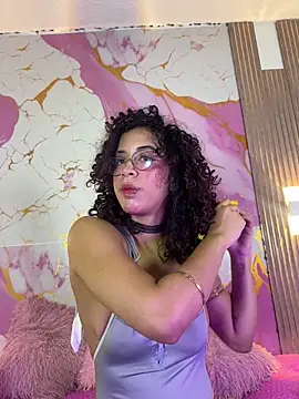 Snapshot of Woo_isDaphne chatting on 05/10/26, 10:59 Woo isDaphne online show from 05/10/26, 10:59