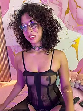 Snapshot of Woo_isDaphne chatting on 05/24/26, 10:59 Woo isDaphne online show from 05/24/26, 10:59