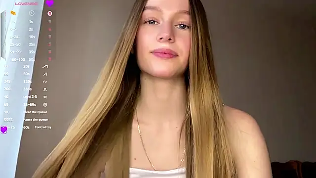 Snapshot of Viktoria_Vibes chatting on 04/15/26, 03:19 Viktoria Vibes online show from 04/15/26, 03:19