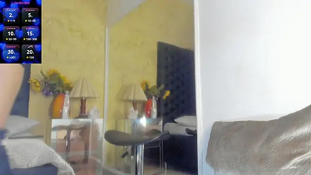 Snapshot of VeronikaBloom_ chatting on 06/13/26, 03:59 VeronikaBloom online show from 06/13/26, 03:59