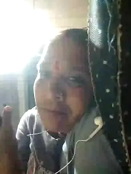 Snapshot of Loomaraj chatting on 03/15/26, 04:24 Loomaraj online show from 03/15/26, 04:24