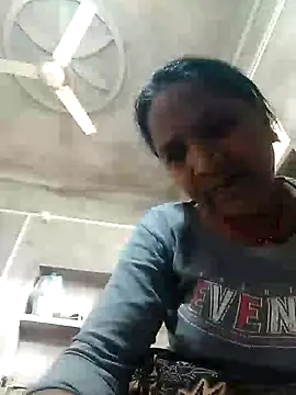 Snapshot of Loomaraj chatting on 04/09/26, 04:56 Loomaraj online show from 04/09/26, 04:56