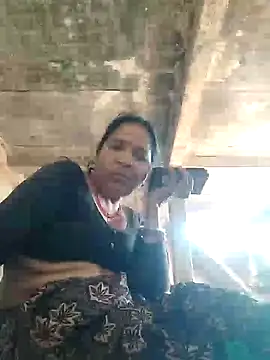 Snapshot of Loomaraj chatting on 04/12/26, 07:24 Loomaraj online show from 04/12/26, 07:24
