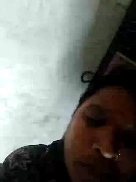 Snapshot of Loomaraj chatting on 04/14/26, 06:52 Loomaraj online show from 04/14/26, 06:52