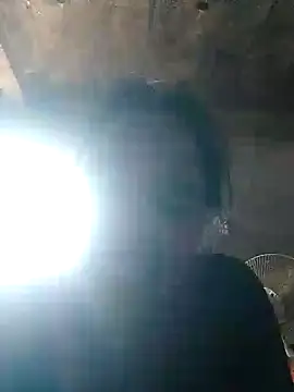 Snapshot of Loomaraj chatting on 04/17/26, 06:16 Loomaraj online show from 04/17/26, 06:16