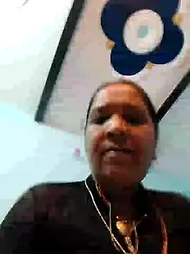 Snapshot of Loomaraj chatting on 06/10/26, 12:22 Loomaraj online show from 06/10/26, 12:22