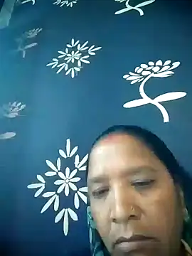 Snapshot of Loomaraj chatting on 06/11/26, 12:32 Loomaraj online show from 06/11/26, 12:32