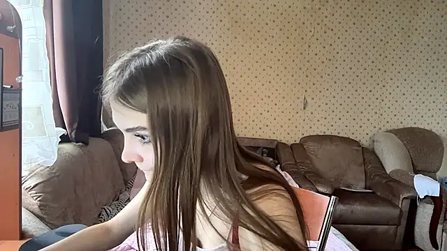 Snapshot of Babysmall_girl chatting on 02/08/26, 11:46 Babysmall girl online show from 02/08/26, 11:46
