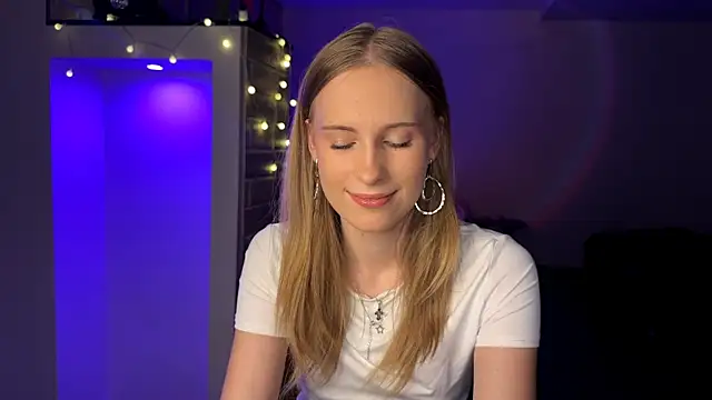 Snapshot of amily_sunray chatting on 08/05/26, 04:54 amily sunray online show from 08/05/26, 04:54