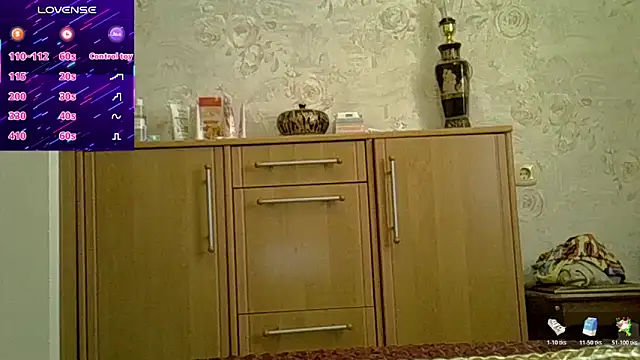 Snapshot of CurvyWild_Lady30 chatting on 04/15/26, 10:44 CurvyWild Lady30 online show from 04/15/26, 10:44