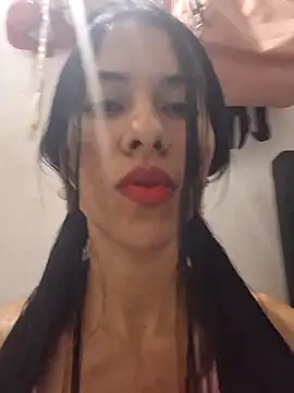 Snapshot of Alannys19 chatting on 02/18/26, 04:30 Alannys19 online show from 02/18/26, 04:30