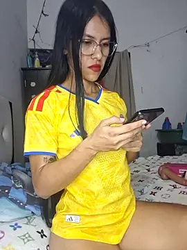 Alannys19 online show from 06/24/26, 04:44
