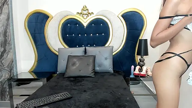 Snapshot of LinaSalazar chatting on 03/18/26, 11:30 LinaSalazar online show from 03/18/26, 11:30
