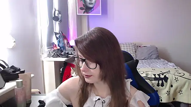 Snapshot of LunaXcherry chatting on 04/05/26, 08:33 LunaXcherry online show from 04/05/26, 08:33