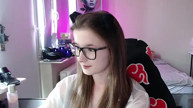 Snapshot of LunaXcherry chatting on 06/11/26, 04:38 LunaXcherry online show from 06/11/26, 04:38