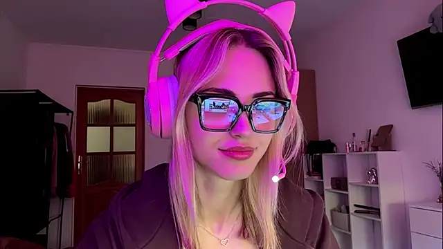 Snapshot of Evva_mayy chatting on 05/15/26, 06:20 Evva mayy online show from 05/15/26, 06:20