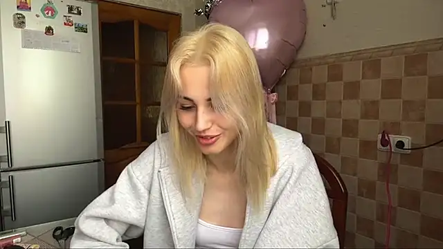 Snapshot of Evva_mayy chatting on 06/18/26, 07:41 Evva mayy online show from 06/18/26, 07:41