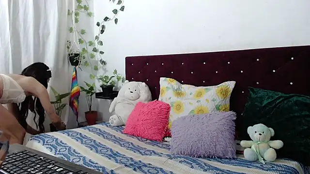 Snapshot of Saraanova1 chatting on 06/03/26, 02:47 Saraanova1 online show from 06/03/26, 02:47