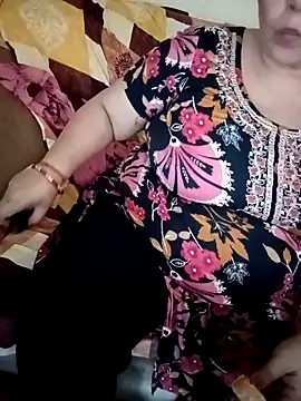 Snapshot of Simran_008 chatting on 04/16/26, 09:43 Simran 008 online show from 04/16/26, 09:43