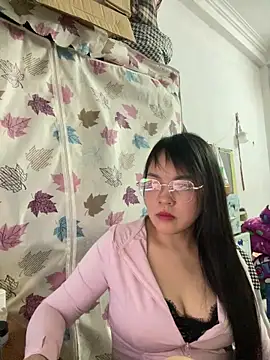 Snapshot of Strawberry-wet chatting on 03/14/26, 12:43 Strawberry-wet online show from 03/14/26, 12:43