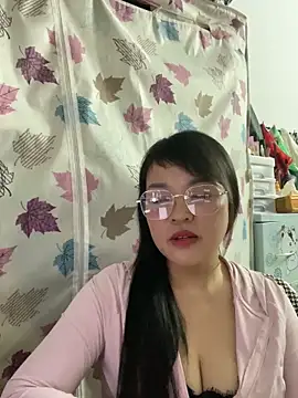 Snapshot of Strawberry-wet chatting on 03/15/26, 03:34 Strawberry-wet online show from 03/15/26, 03:34