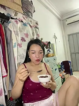 Snapshot of Strawberry-wet chatting on 04/11/26, 01:43 Strawberry-wet online show from 04/11/26, 01:43