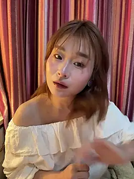 Snapshot of A-cola chatting on 03/18/26, 05:32 A-cola online show from 03/18/26, 05:32