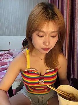 Snapshot of A-cola chatting on 04/26/26, 12:36 A-cola online show from 04/26/26, 12:36