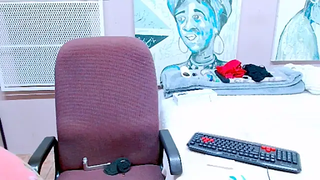 Snapshot of TyraHotxxx chatting on 05/14/26, 06:09 TyraHotxxx online show from 05/14/26, 06:09