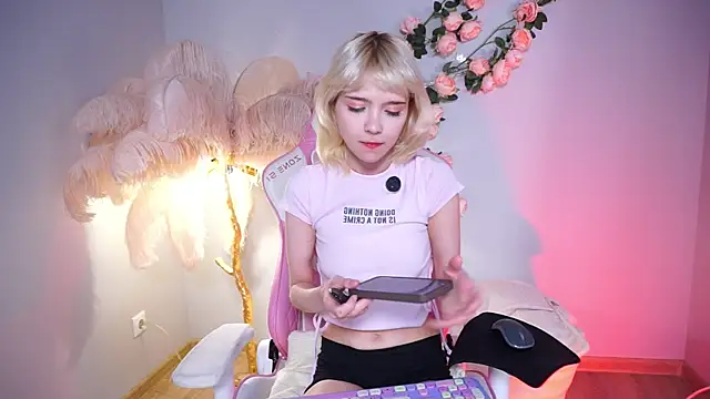 Snapshot of wow_angel chatting on 05/20/26, 05:35 wow angel online show from 05/20/26, 05:35