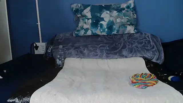 Sweet-Bella17 online show from 06/10/26, 02:23