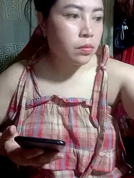 Snapshot of yun_2006 chatting on 04/15/26, 12:56 yun 2006 online show from 04/15/26, 12:56