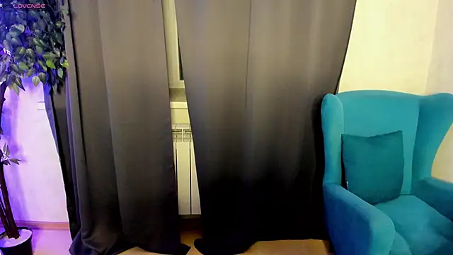 Snapshot of little__isabel chatting on 05/03/26, 08:09 little isabel online show from 05/03/26, 08:09