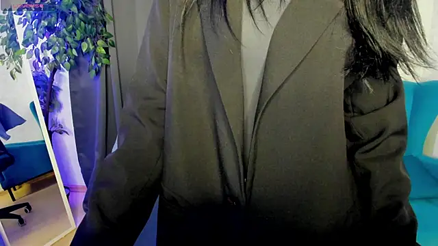 Snapshot of little__isabel chatting on 05/18/26, 01:35 little isabel online show from 05/18/26, 01:35