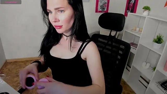 Snapshot of little__isabel chatting on 06/03/26, 08:06 little isabel online show from 06/03/26, 08:06