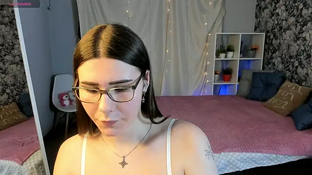 Coraline kitty online show from 05/04/26, 05:09