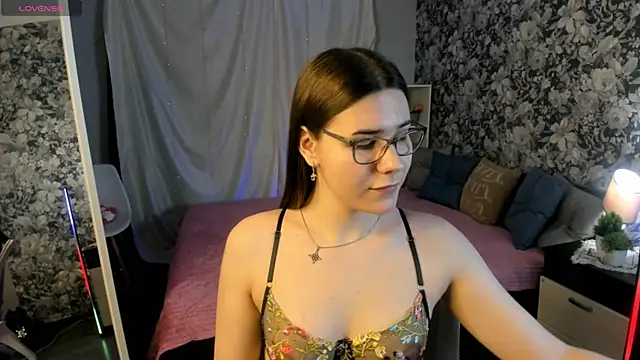 Coraline kitty online show from 05/19/26, 11:38