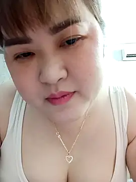 Snapshot of Kee-kimlee chatting on 03/05/26, 05:03 Kee-kimlee online show from 03/05/26, 05:03