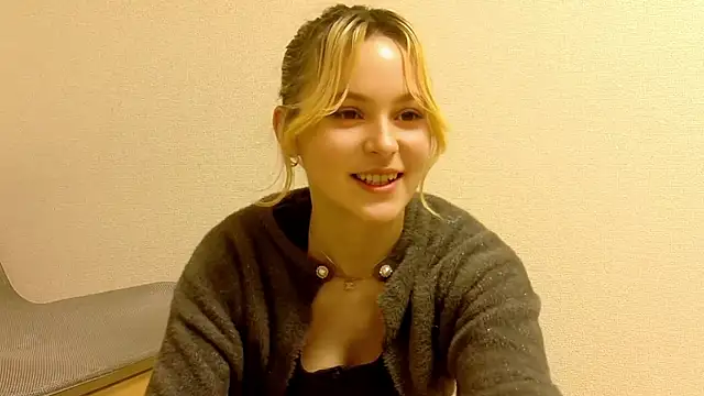 Snapshot of e_ri_ka93 chatting on 02/22/26, 11:09 e ri ka93 online show from 02/22/26, 11:09