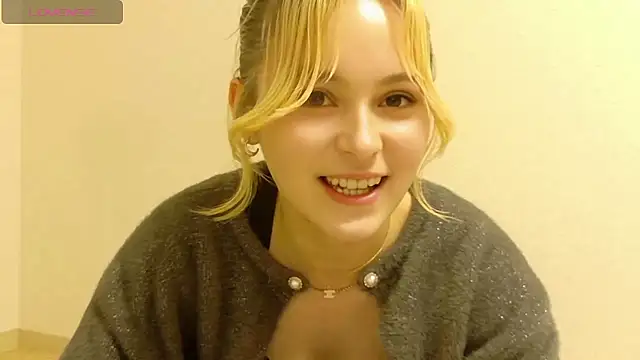 Snapshot of e_ri_ka93 chatting on 02/24/26, 01:53 e ri ka93 online show from 02/24/26, 01:53