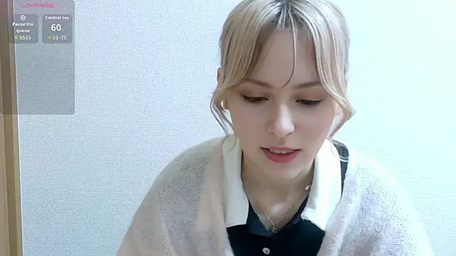 Snapshot of e_ri_ka93 chatting on 06/04/26, 01:17 e ri ka93 online show from 06/04/26, 01:17