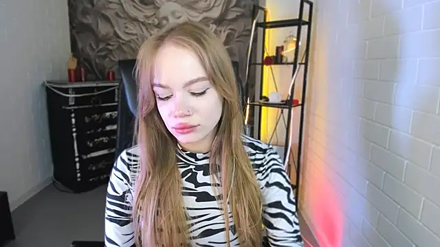 Snapshot of AmyNox chatting on 04/11/26, 07:45 AmyNox online show from 04/11/26, 07:45
