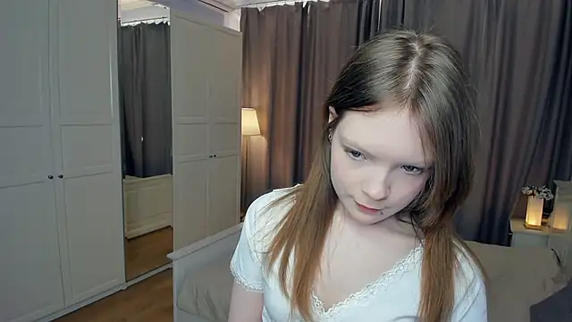 Snapshot of LavenderMitten chatting on 03/19/26, 10:52 LavenderMitten online show from 03/19/26, 10:52